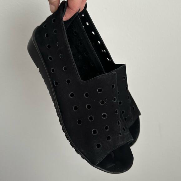 VANELi Black Cut- Out Suede Sandals Size 8.5 - Picture 1 of 11